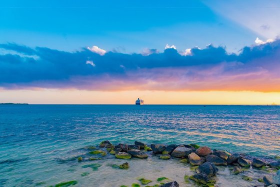 Aperitiv při západu slunce u ostrova Aruba