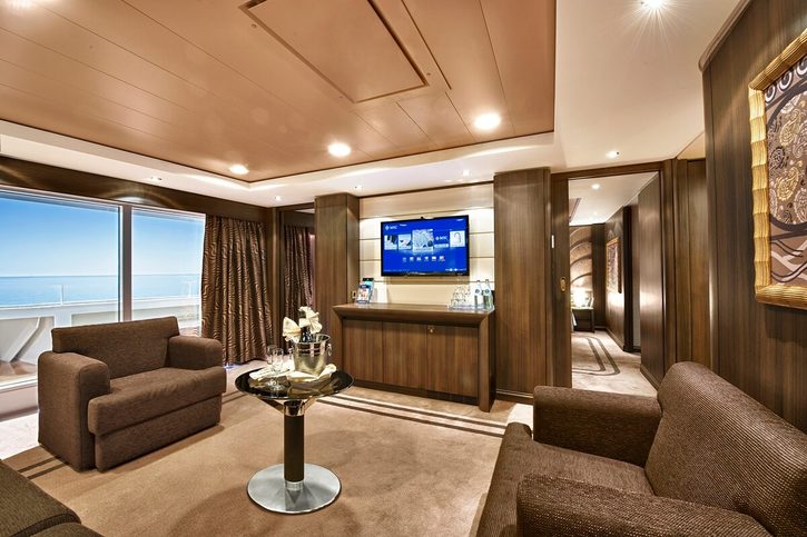 Čtyřlůžkové Rodinné apartmá Executive Suite (YC2), obývací část - MSC Divina
